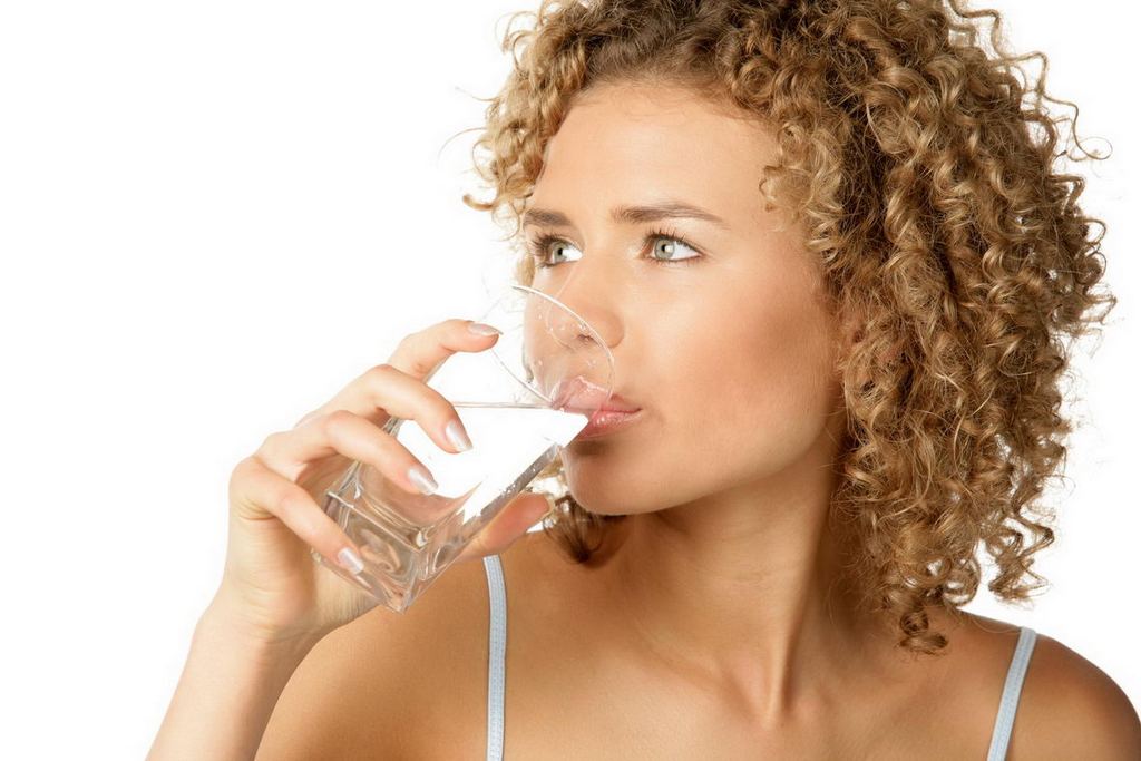Пейте по 1,5—2 литра качественной питьевой воды