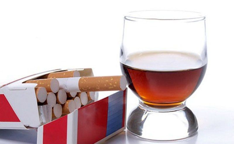 Злоупотребление спиртным и сигаретами 